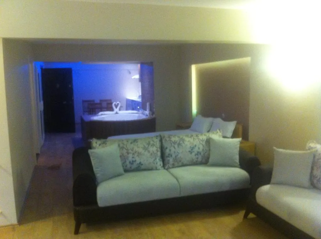 Megapole Hotel Izmir 3*,